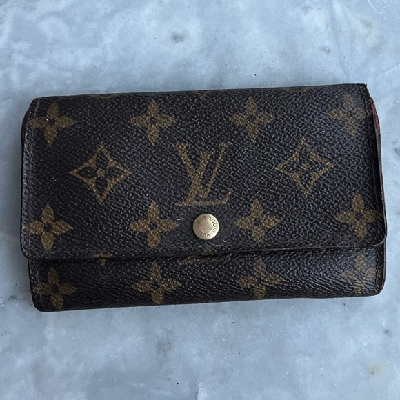 Louis Vuitton Handbags - Louis Vuitton Monogram Brown Signature Compact Wallet CA1907